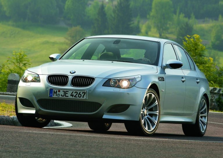 BMW M5 modelo 2005 está envolvida no recall