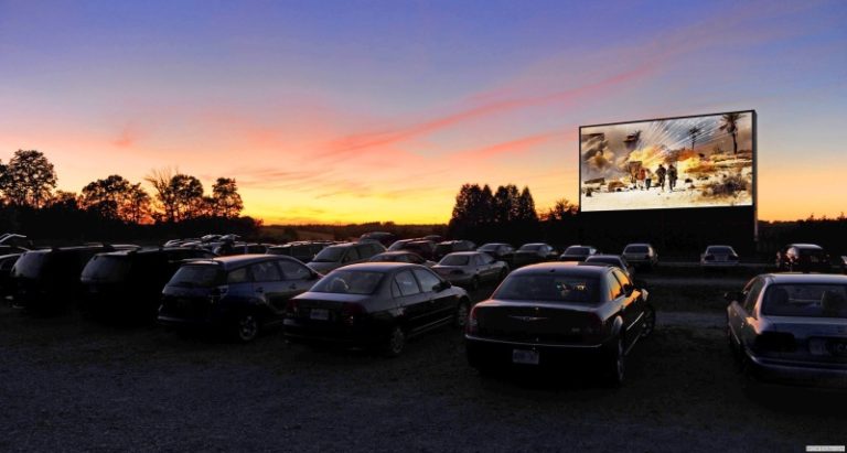 Goiânia recebe sessões de cinema especial ao estilo drive-in