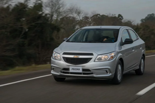 Chevrolet lança versão de entrada para Onix e Prisma 2017 15