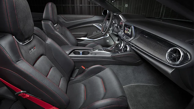 Chevrolet Camaro ZL1 2017 chega a 96 km/h em apenas 3,5 segundos 2 Interior do Camaro ZL1 2017