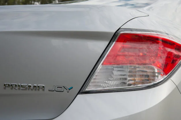 Chevrolet lança versão de entrada para Onix e Prisma 2017 21