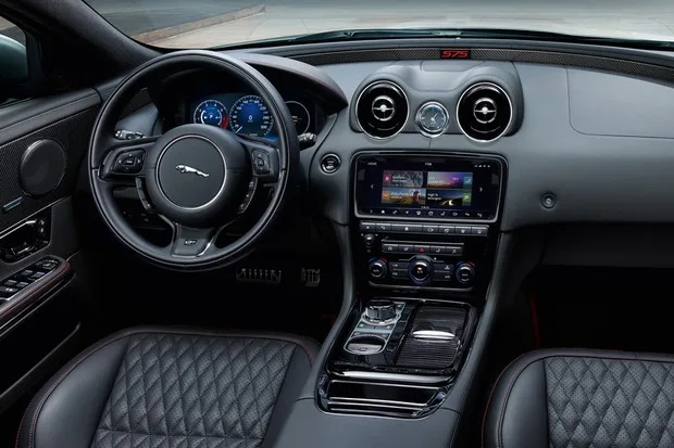 Jaguar XJ 2018 ganha versão apimentada com motor V8 de 575 cv 5