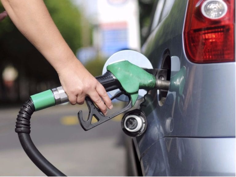 Gasolina fica mais cara a partir de amanhã nas refinarias