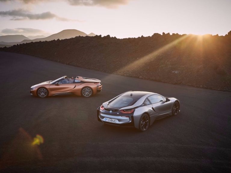 BMW revelou a versão roadster do esportivo híbrido i8