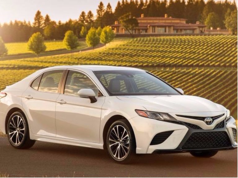 Nova geração do Toyota Camry 2018 está à venda no Brasil por R$ 189.990