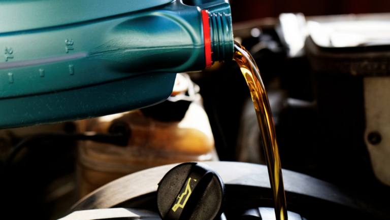 Qual é a hora certa de trocar o óleo do motor do carro?