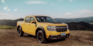 Ford Maverick 2022 Amarela em uma colina
