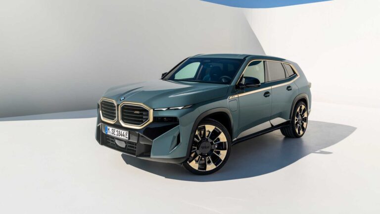 BMW XM é revelado com motor V8 híbrido mais potente do mundo