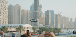 Carro voador realiza voo teste em Dubai