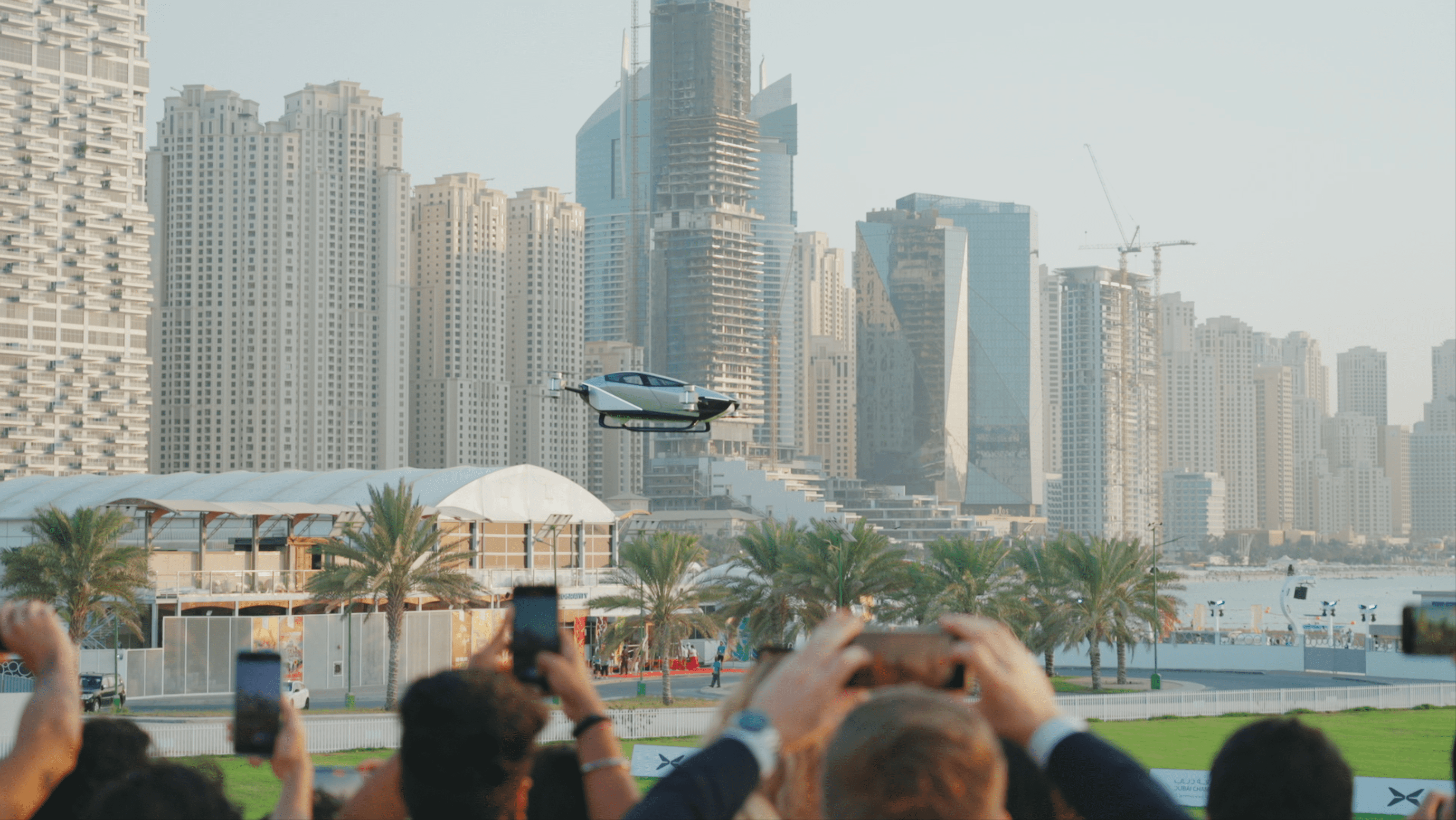Carro voador realiza voo teste em Dubai