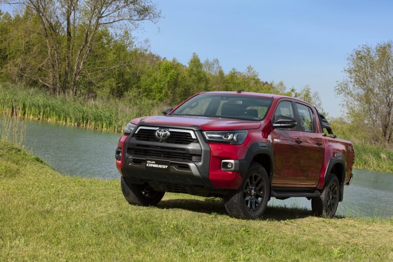Toyota anuncia chegada da linha 2023 para Hilux e SW4