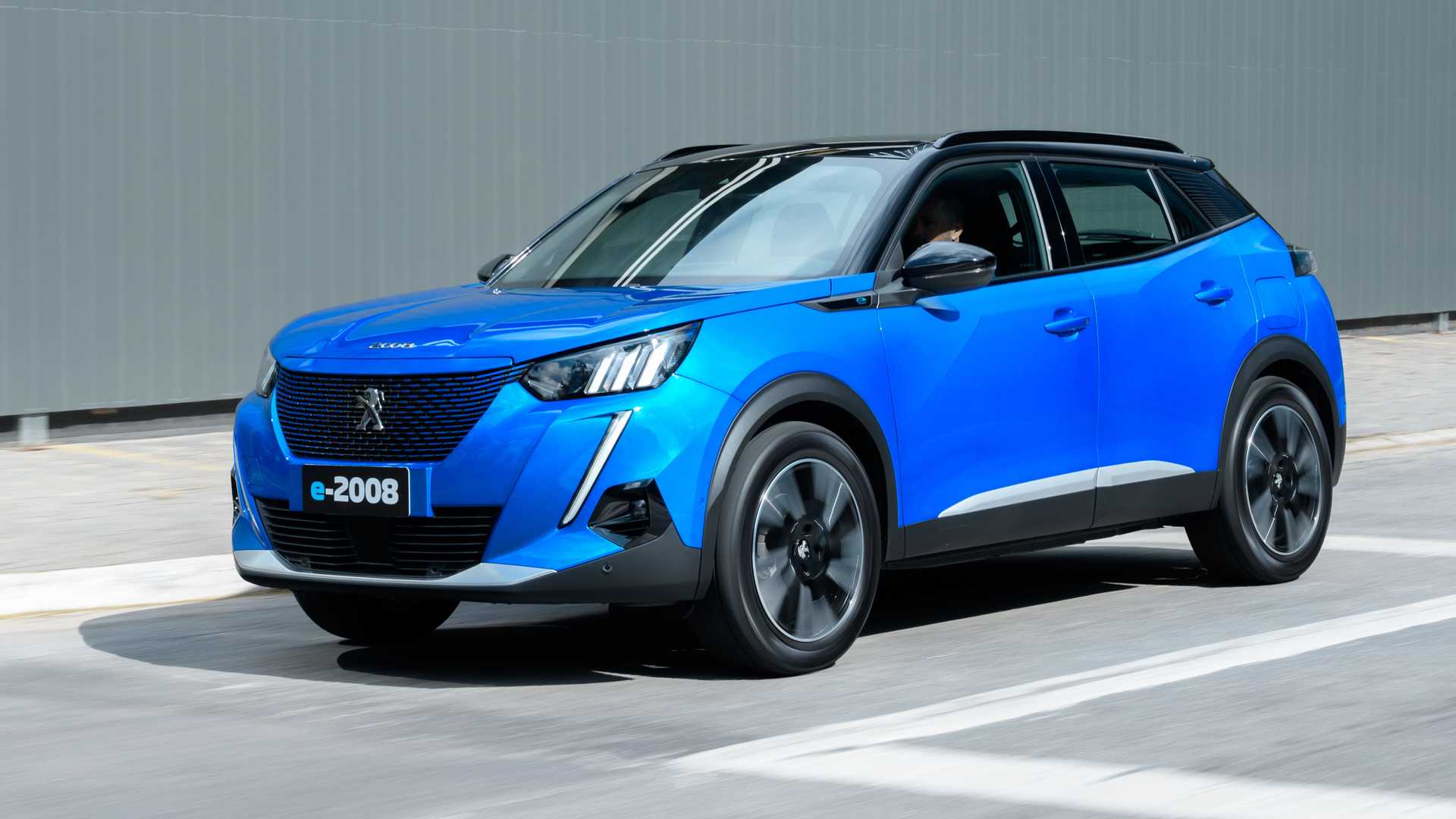 Peugeot lança SUV elétrico e-2008 com preço super competitivo 9