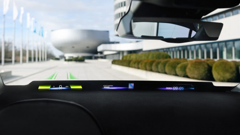 BMW revela Head-up Display panorâmico para 2025