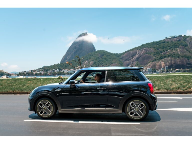 MINI reforça sua linha elétrica para 2023