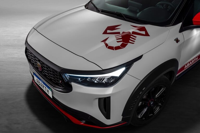 Abarth lança linha de acessórios e roupa com a Puma