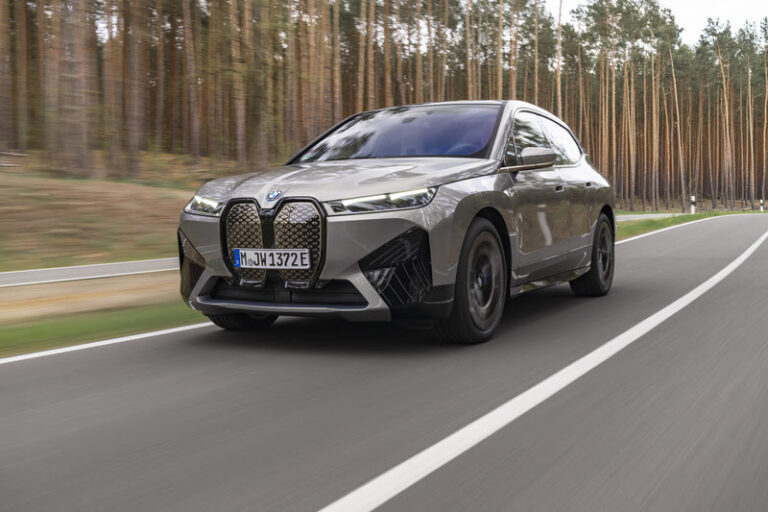 BMW iX M60: O carro elétrico mais potente da marca é confirmado para o Brasil