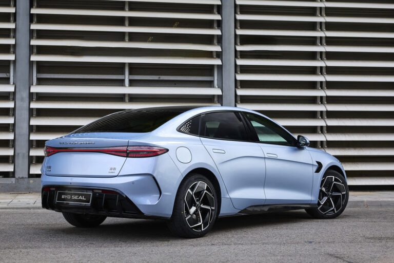 BYD Seal apresenta novo sedã elétrico com 523 cv