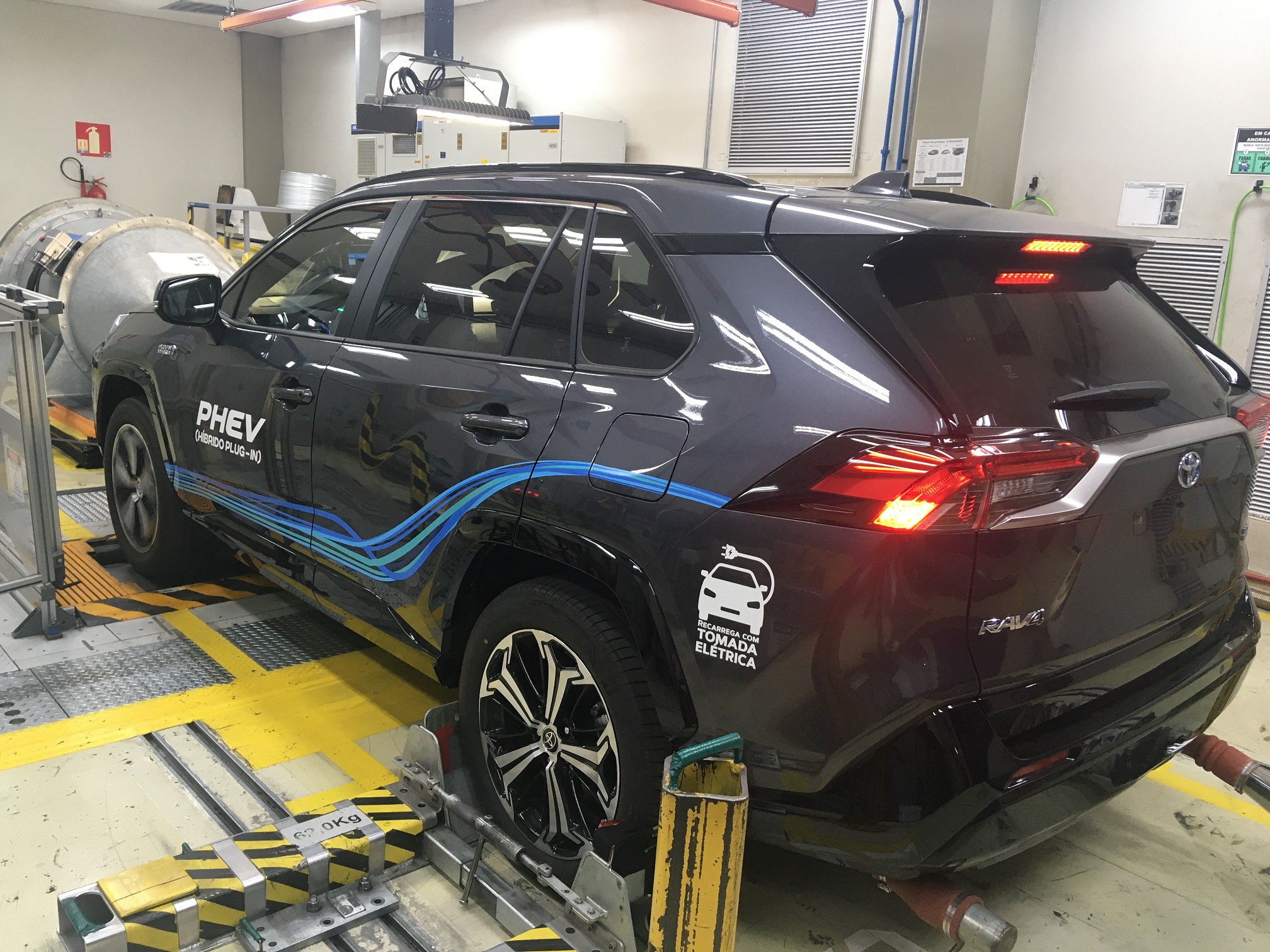 Toyota do Brasil inicia testes de tecnologia híbrida plug-in flex para produção nacional