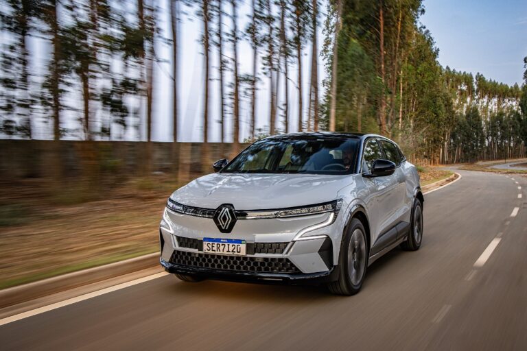 Renault Megane E-Tech chega ao Brasil por R$ 279.900