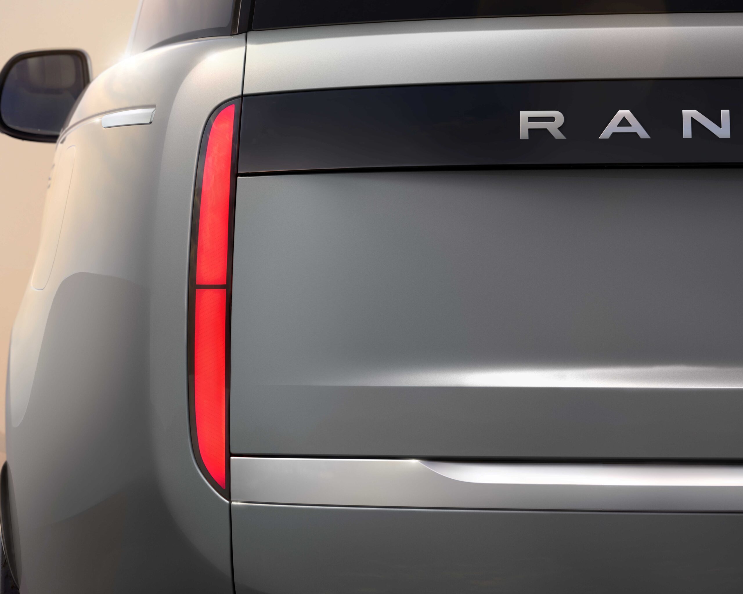 Primeiro Range Rover 100% elétrico do mundo inaugura sua lista de espera 1