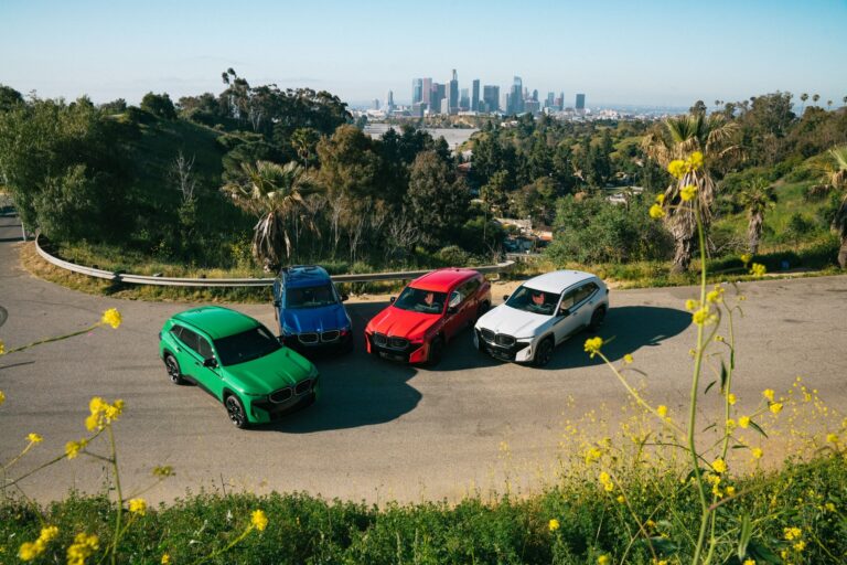 BMW XM rouba a cena no Coachella com pinturas especiais