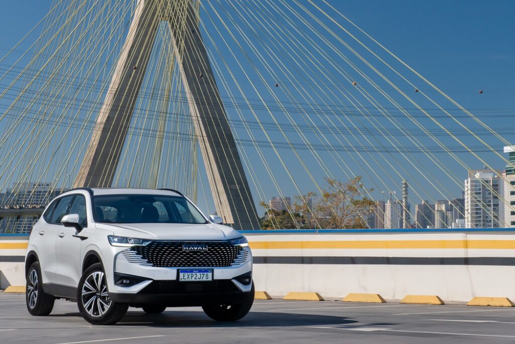 GWM lança Haval H6 PHEV19: SUV permite ligar três aparelhos 220v em sua bateria 5