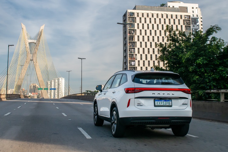 GWM lança Haval H6 PHEV19: SUV permite ligar três aparelhos 220v em sua bateria 1