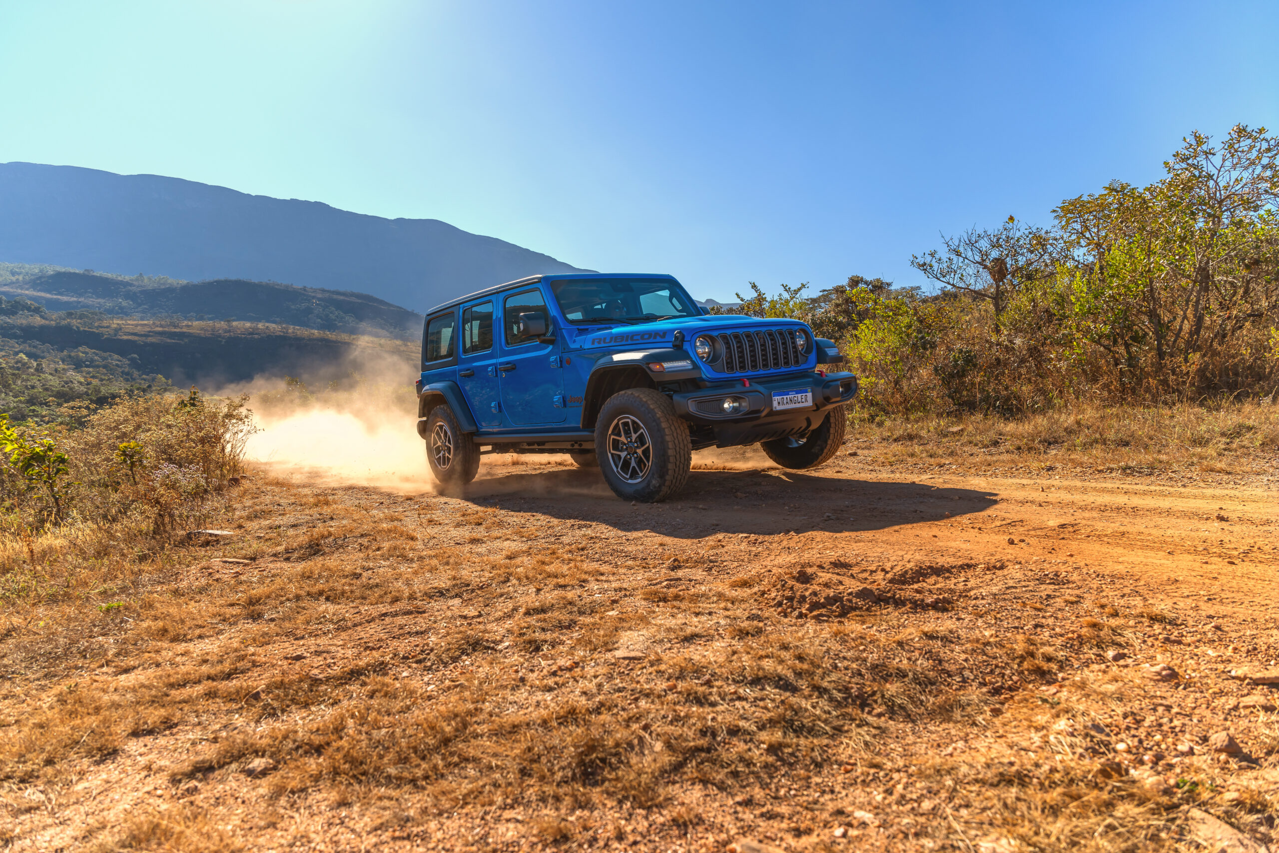 Novos Jeep Wrangler e Gladiator desembarcam no Brasil