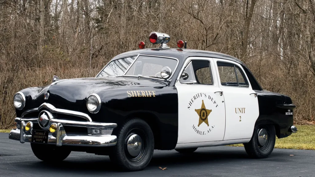 Ford exibe sua longa historia de carro de policia. 3