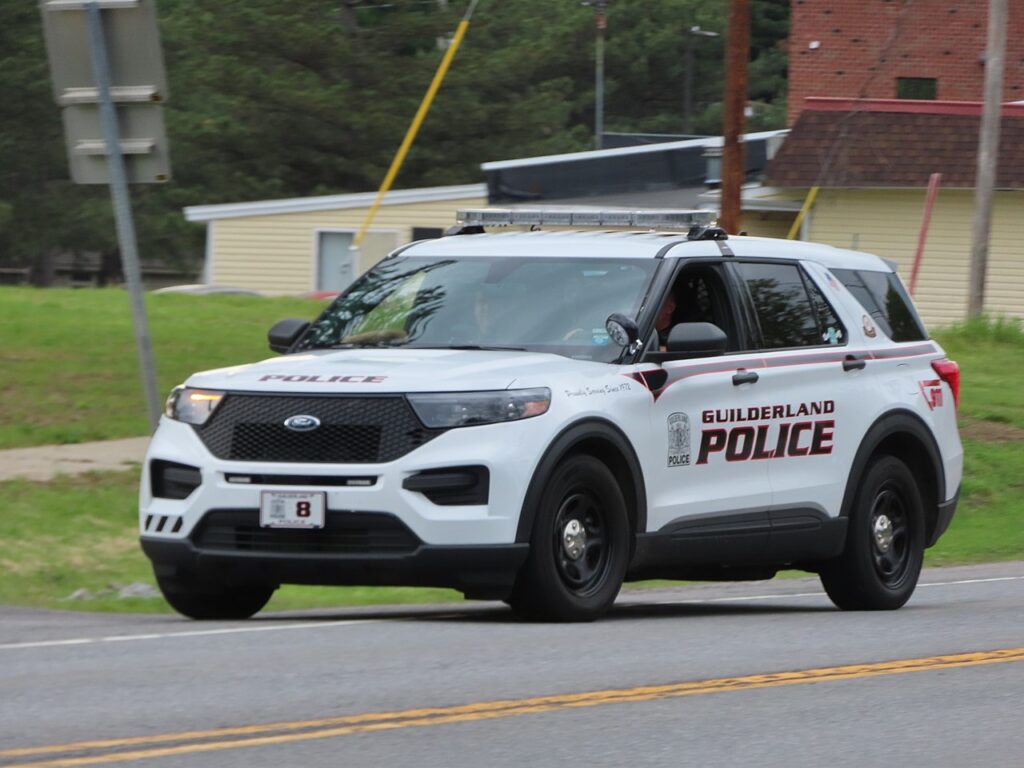 Ford exibe sua longa historia de carro de policia. 7