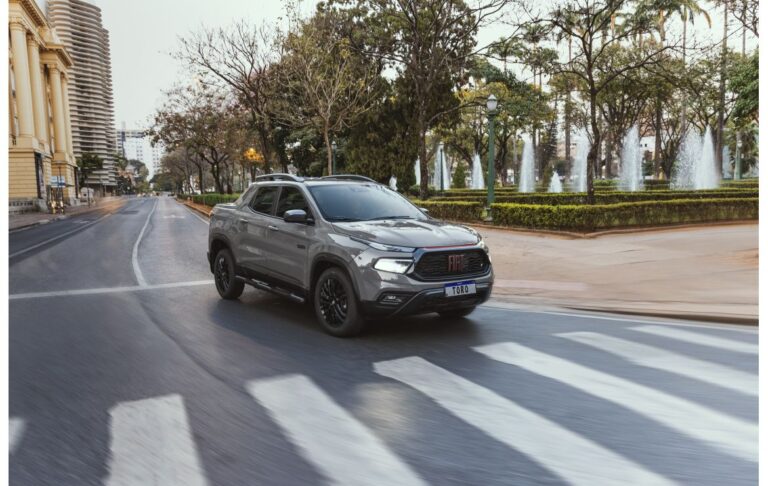 Fiat Toro Ultra retorna ao mercado como topo de linha entre as versões flex