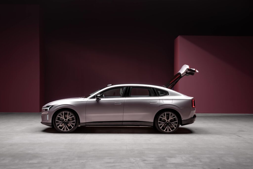 Volvo ES90: novo sedã elétrico promete autonomia recorde e carregamento ultra-rápido 3