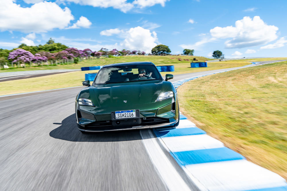 Porsche lança nova geração do Taycan no Brasil 7