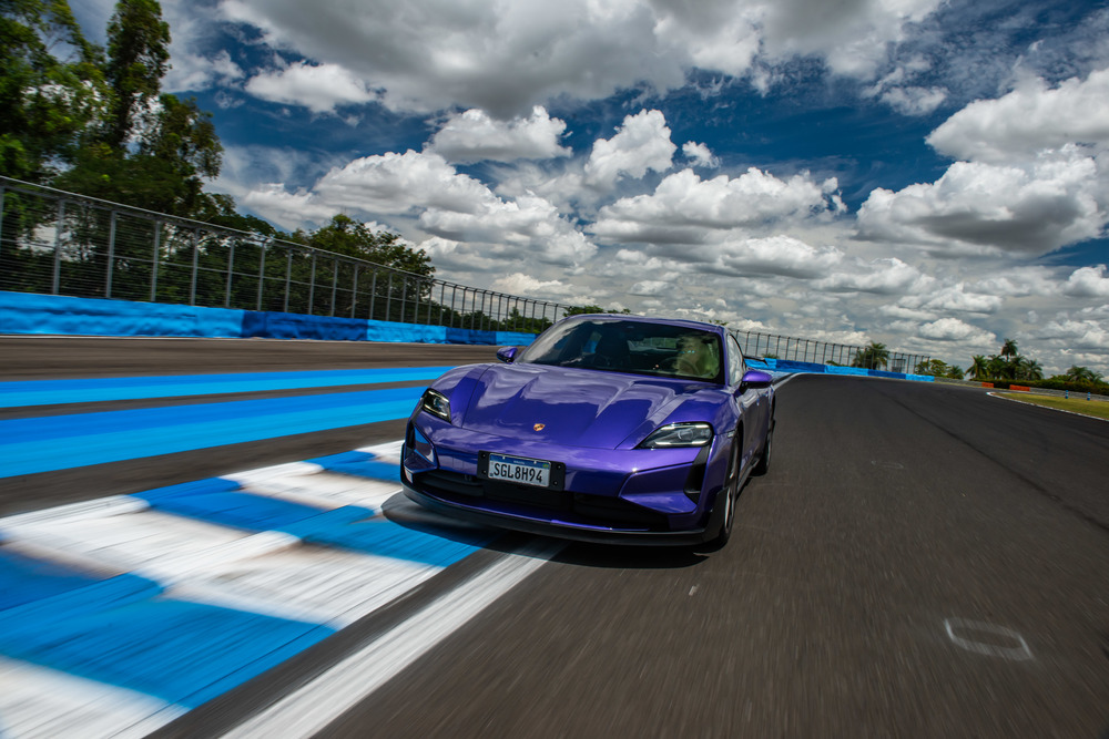 Versão Turbo GT bate recorde de tempo de volta no Autódromo de Interlagos, com 1min42s130