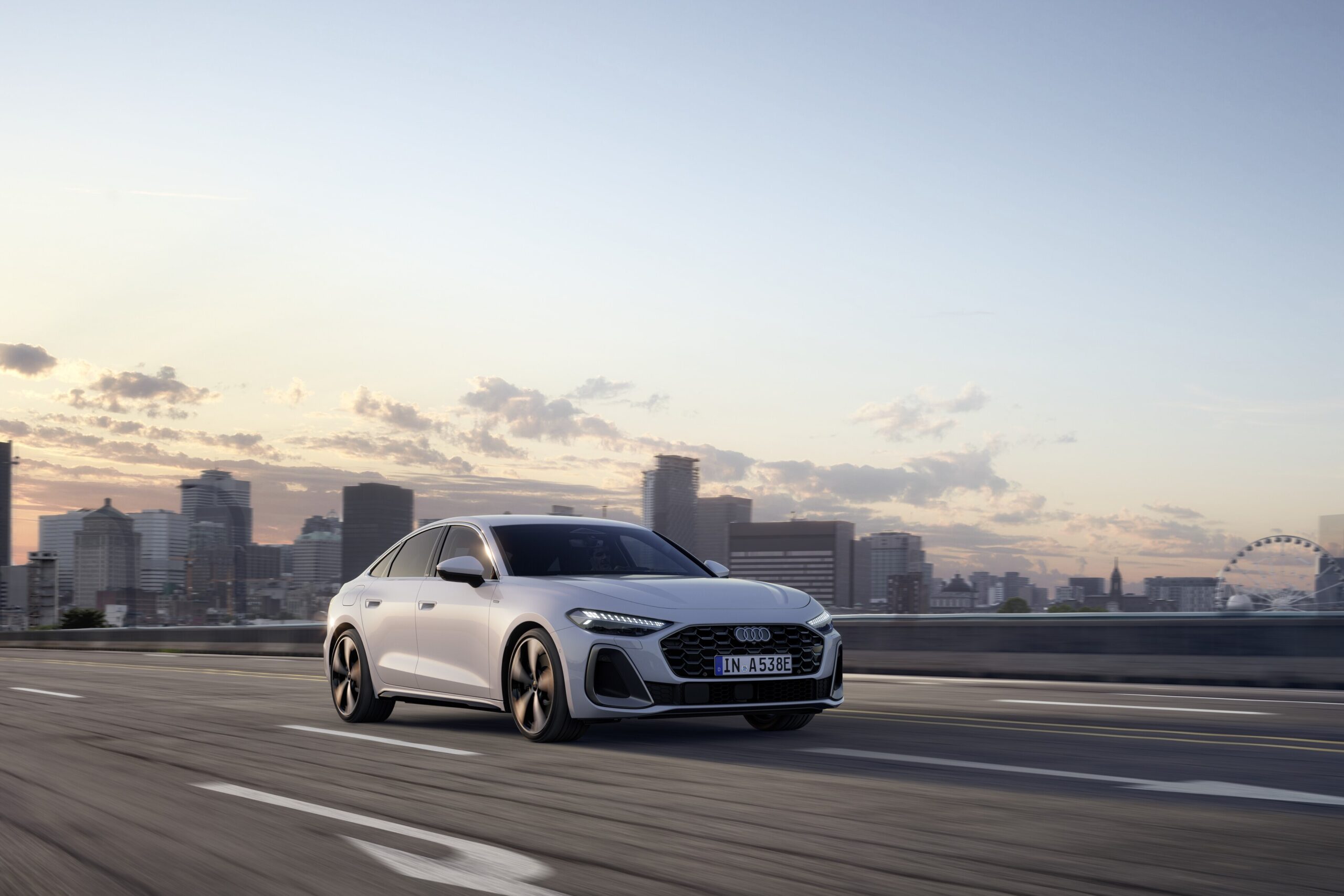 Novo Audi A5 2025 chega ao Brasil com visual renovado, motor de 272 cv e tração quattro de série.