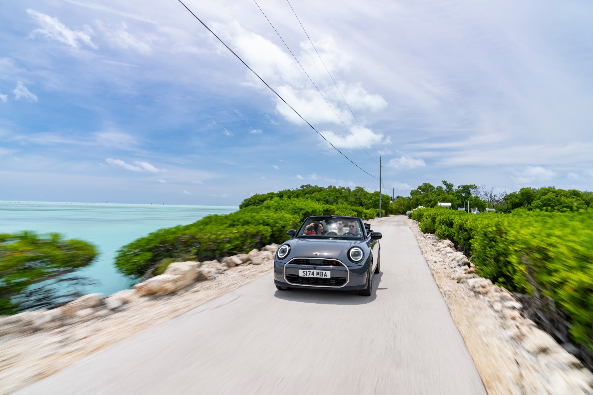 Novo MINI Cooper S Cabrio mantém o design icônico da marca