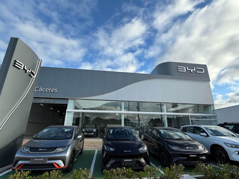 BYD alcança 180 concessionárias no Brasil