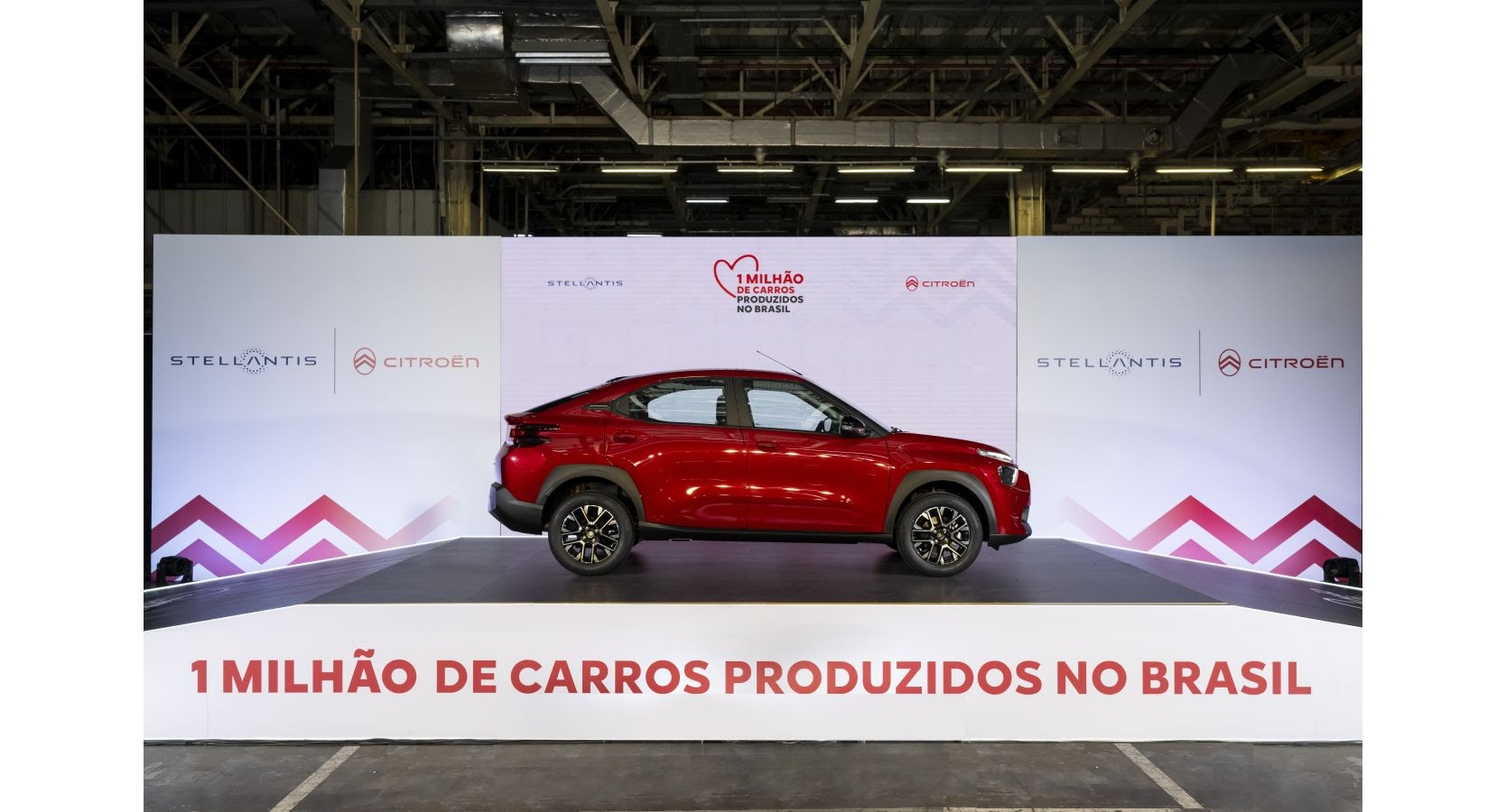 Citroën Basalt Shine foi o modelo escolhido para ser o carro de número 1.000.000 da marca a sair na linha de produção no Rio de Janeiro
