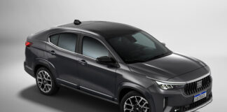 Fiat Fastback ganha Teto solar panorâmico