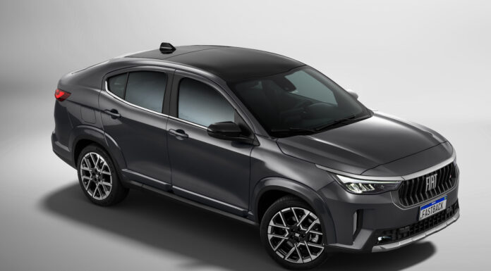 Fiat Fastback ganha Teto solar panorâmico