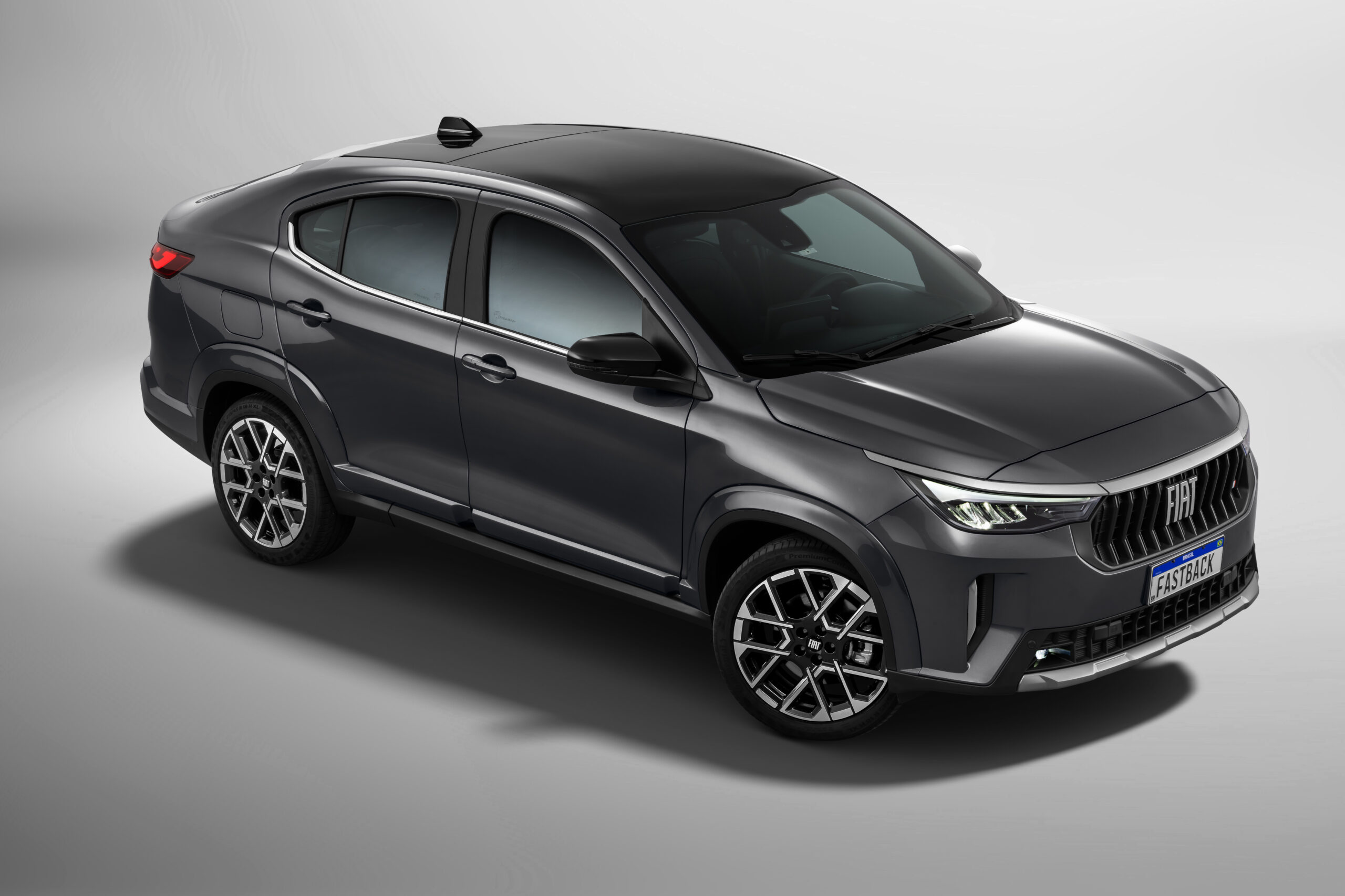 Fiat Fastback ganha Teto solar panorâmico