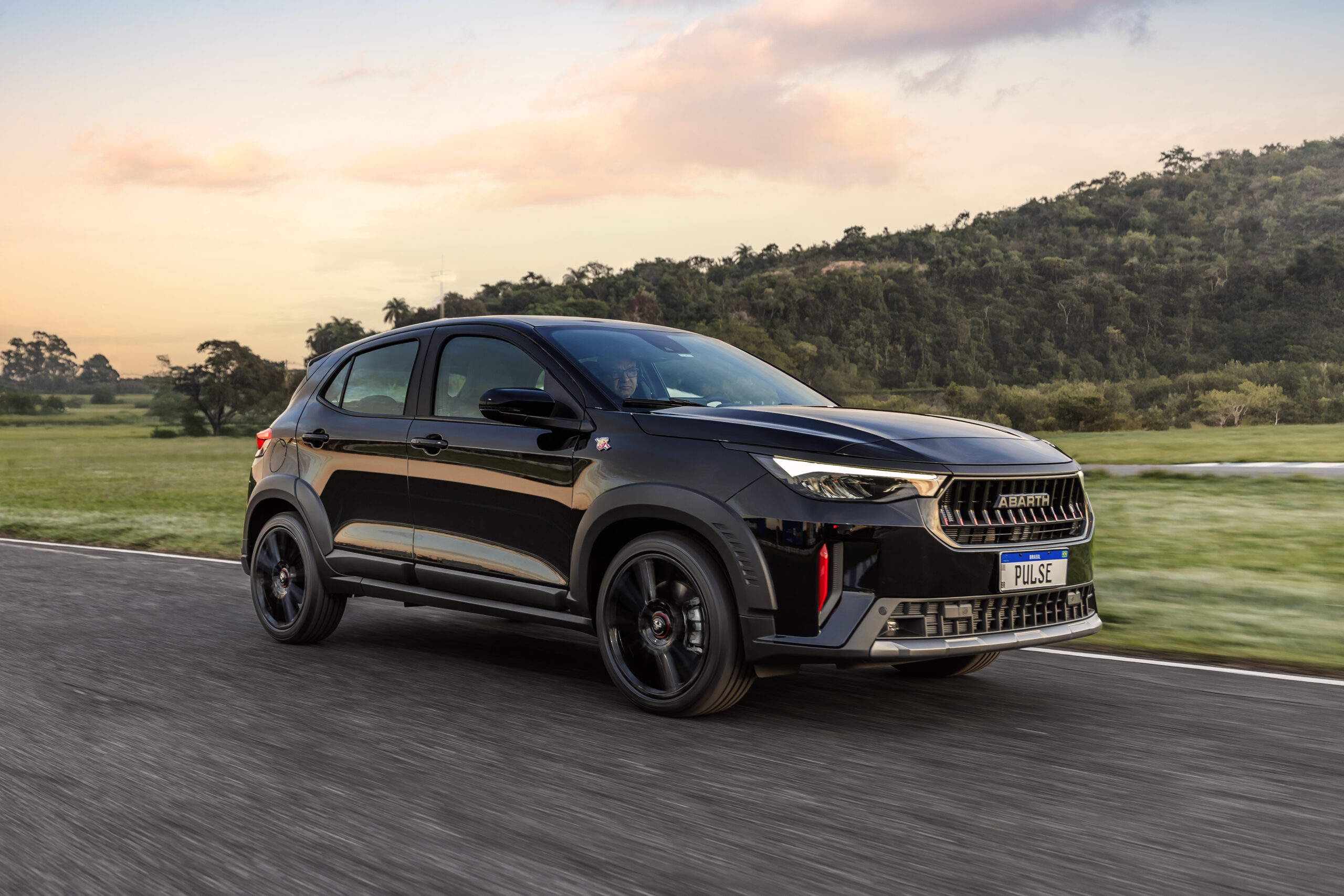 Pulse Abarth é capaz de chegar a 100 km/h em 7,6 segundos e atingir a velocidade máxima de 215 km/h