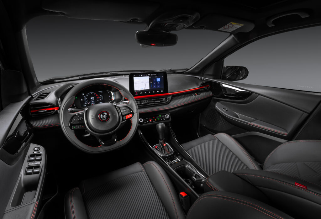 Fiat Pulse Abarth 2026 estreia com visual renovado, teto solar panorâmico e preço de R$ 157.990 2 No interior, o Pulse Abarth 2026 ganhou novos bancos esportivos