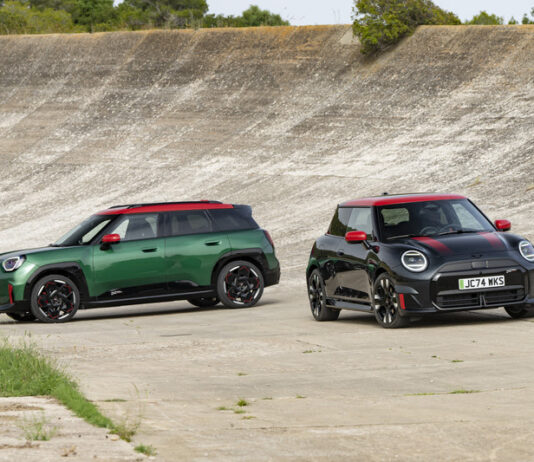 Inéditos MINI JCW E e MINI JCW Aceman E chegam no Brasil
