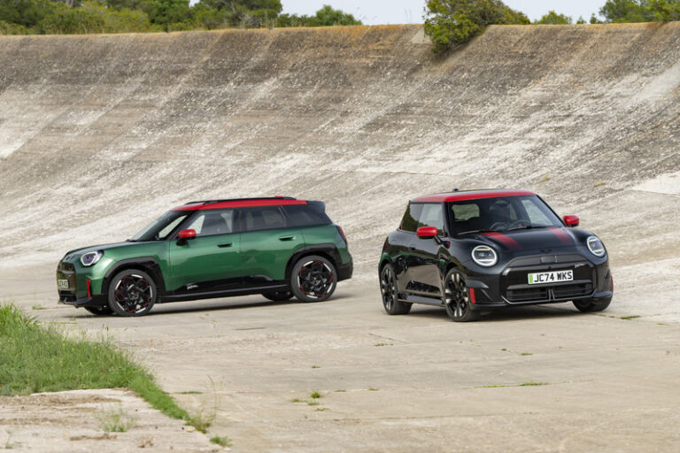 Inéditos MINI JCW E e MINI JCW Aceman E chegam no Brasil