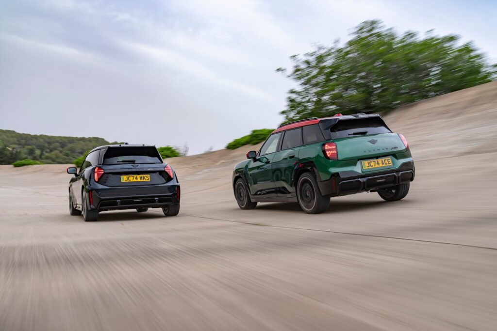 MINI lança no Brasil os primeiros modelos 100% elétricos com assinatura John Cooper Works 1