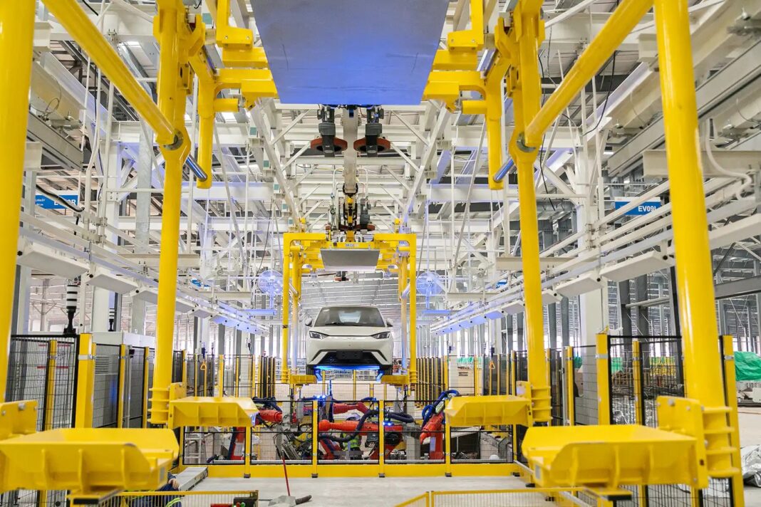 Fábrica da BYD na Bahia inicia produção