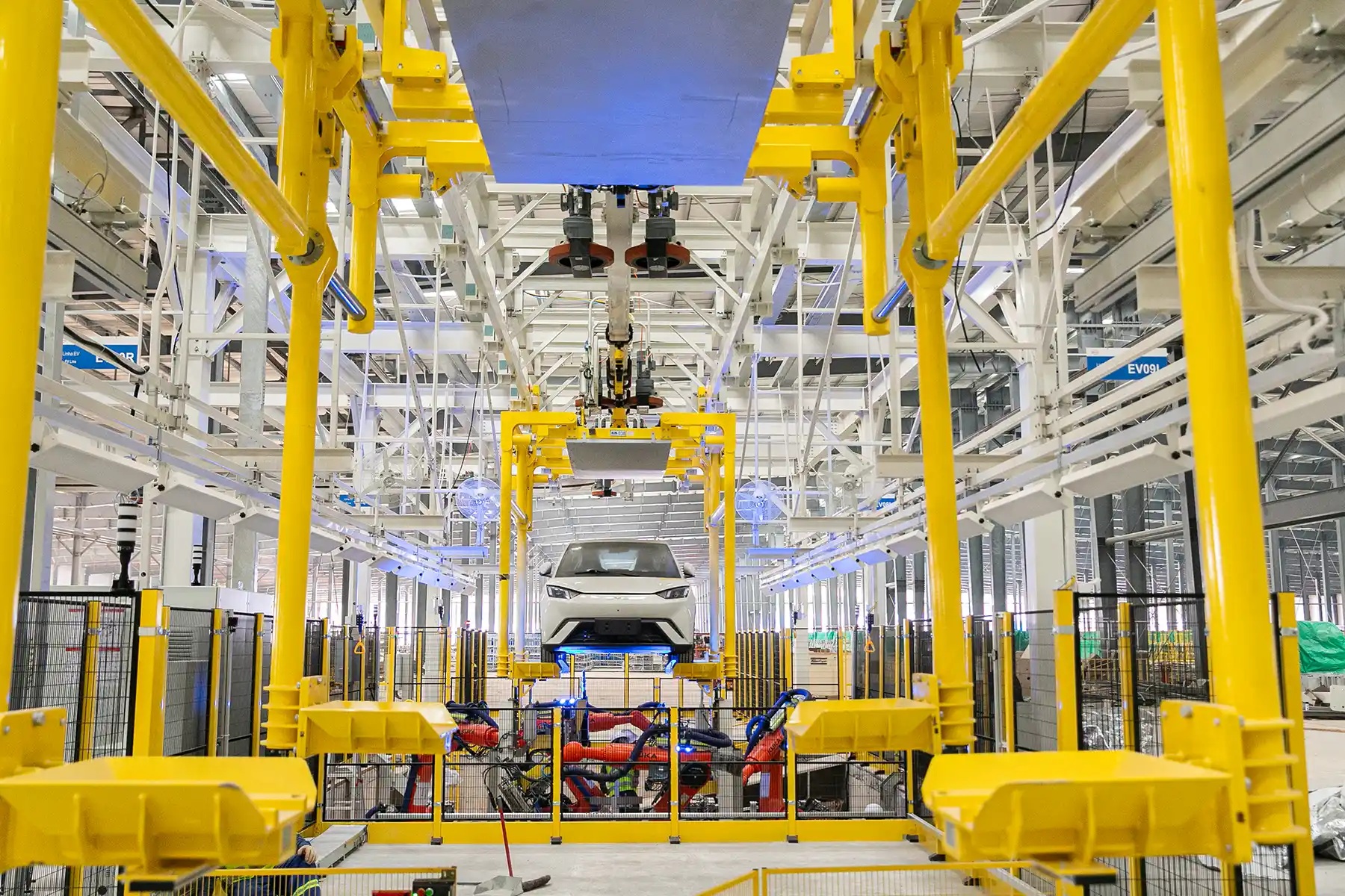 BYD apresenta primeiro carros montados no Brasil