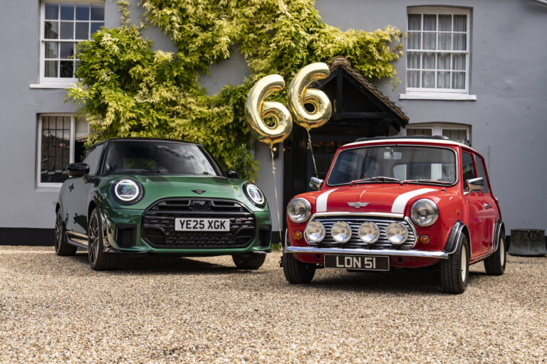 O famoso MINI completa 66 anos, com estilo único e inconfundível.