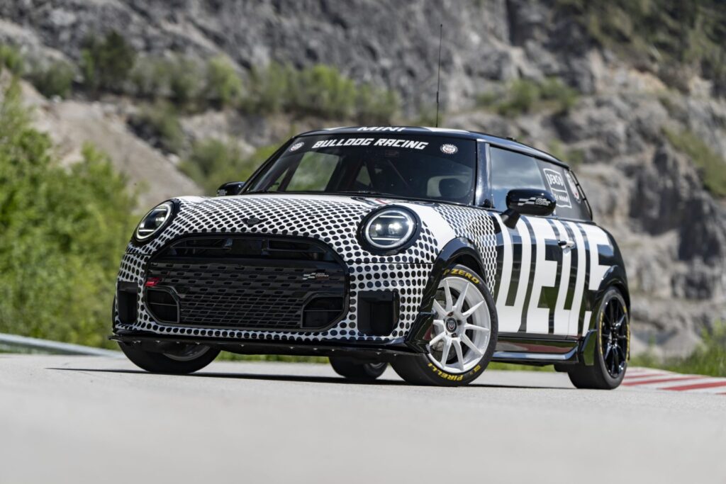 O famoso MINI completa 66 anos, com estilo único e inconfundível. 4 O famoso MINI completa 66 anos, com estilo único e inconfundível. 3